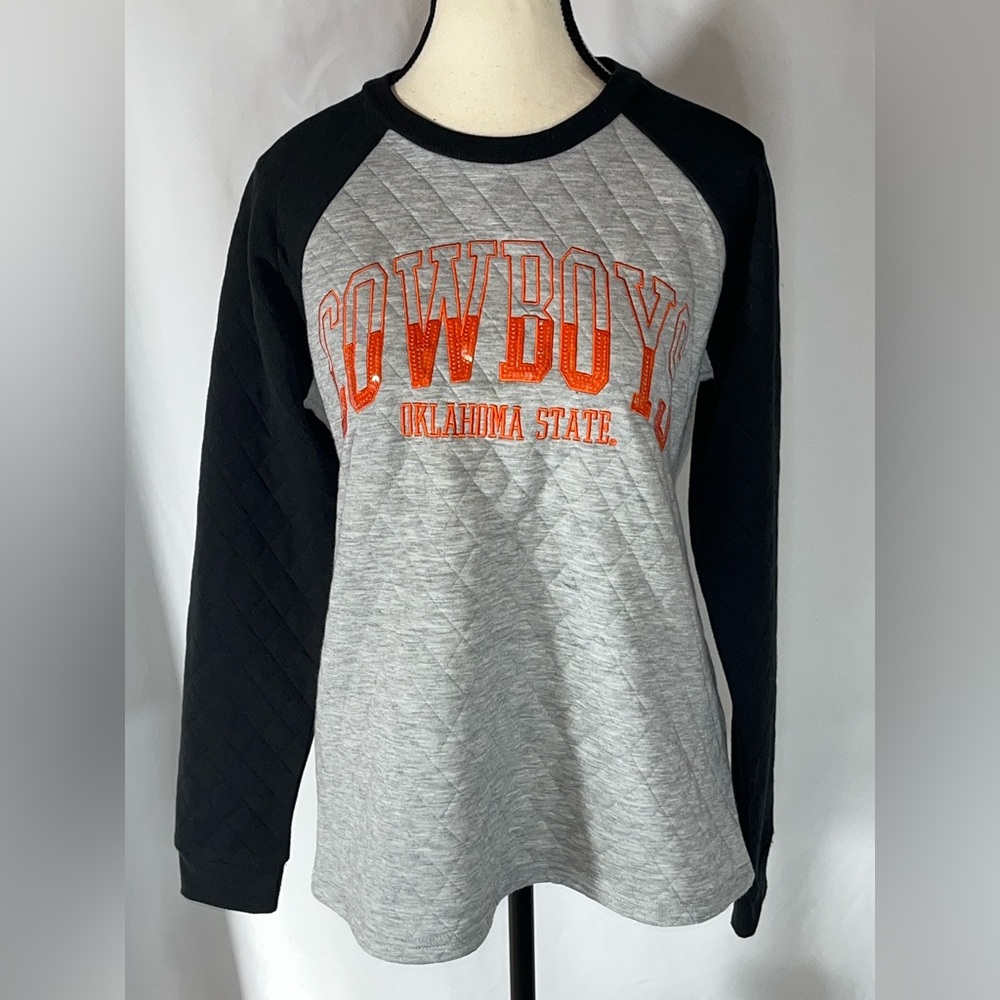 G-III 4Her Oklahoma State Cowboys Woman’s Quilted Sequin Raglan Shirt Medium